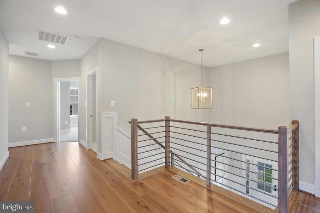 2423 Jackson Pkwy