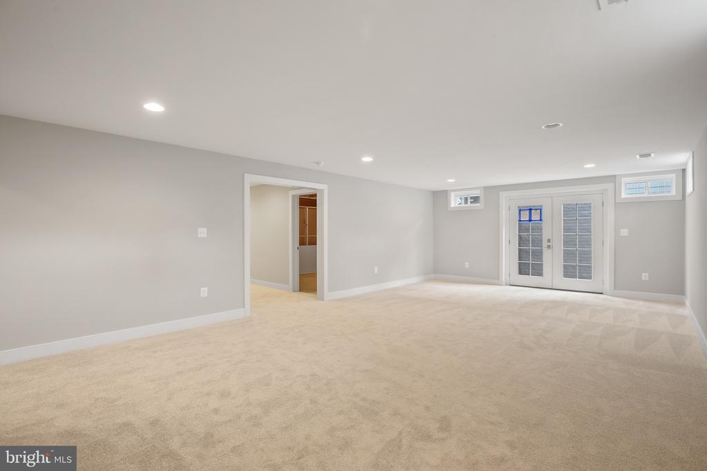 2423 Jackson Pkwy