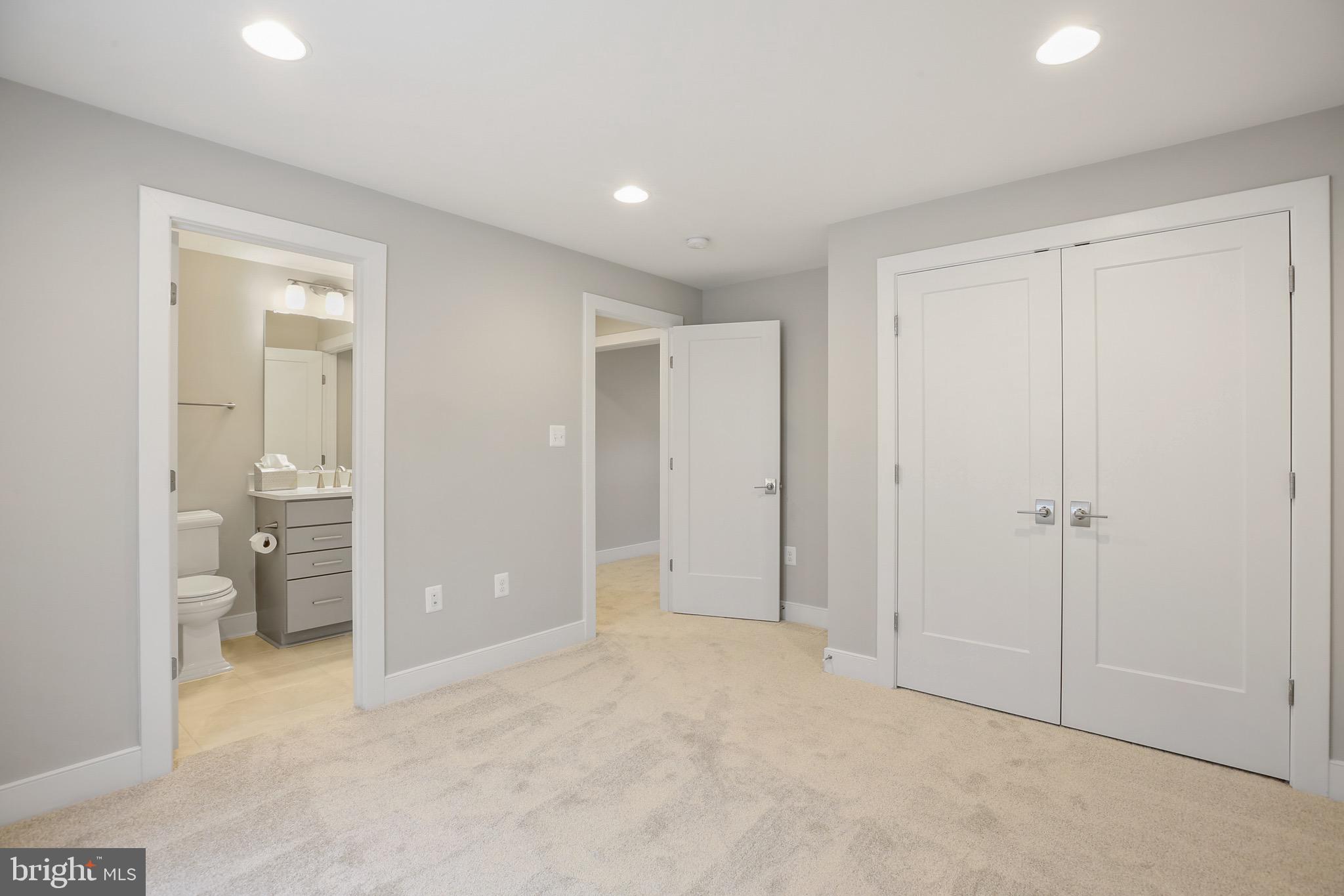 2423 Jackson Pkwy