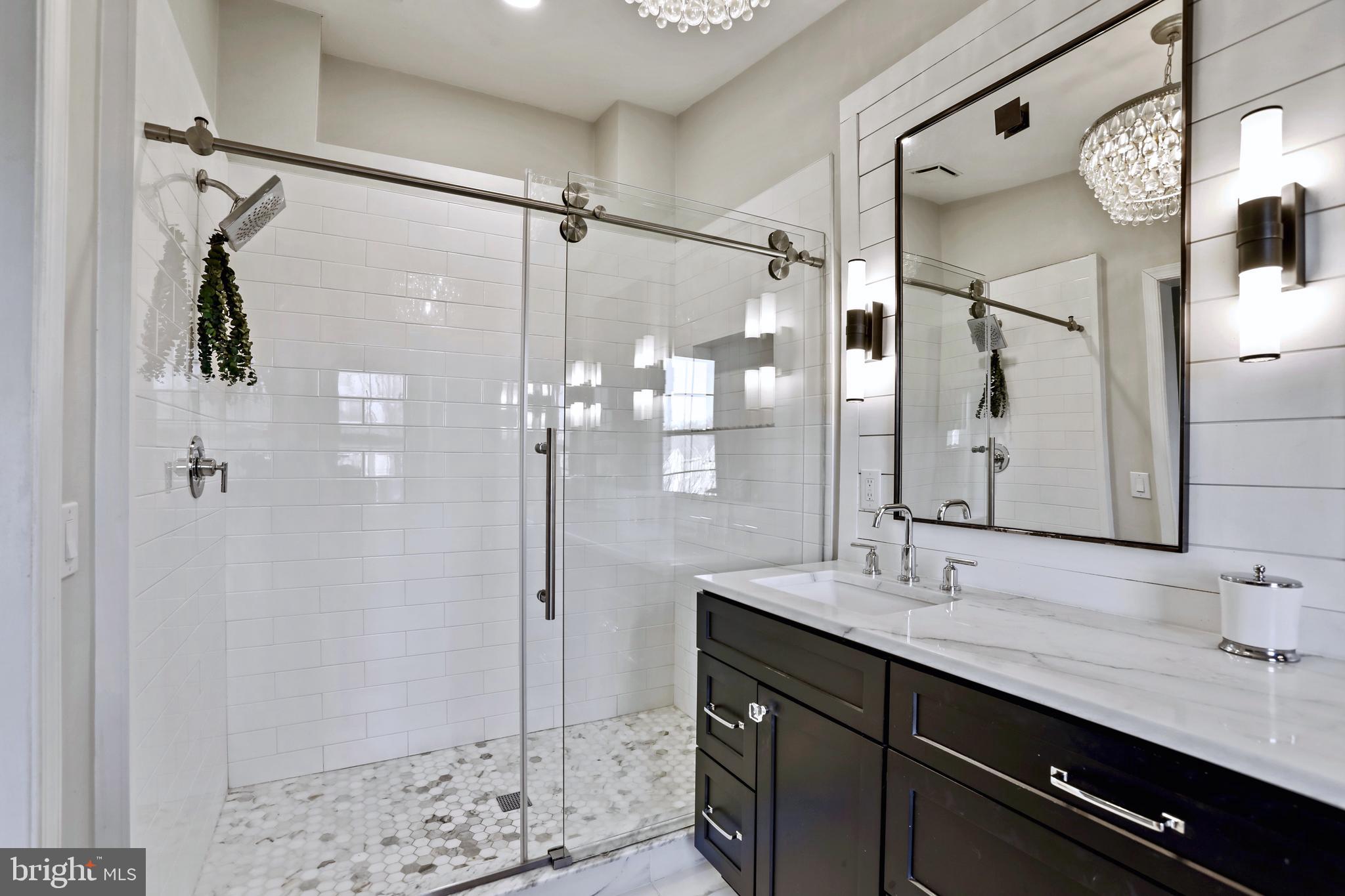 3923 Green Look Ct