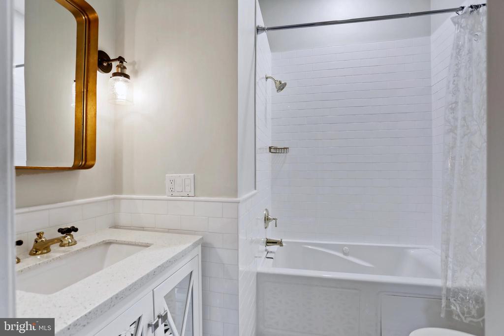 3923 Green Look Ct