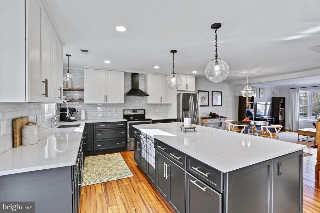 3923 Green Look Ct