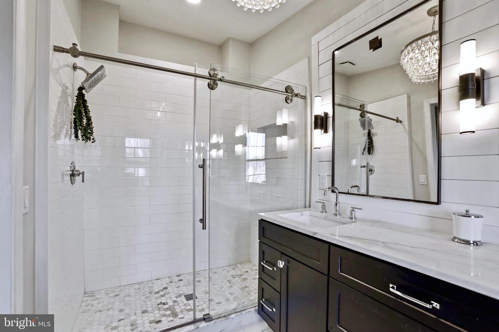 3923 Green Look Ct
