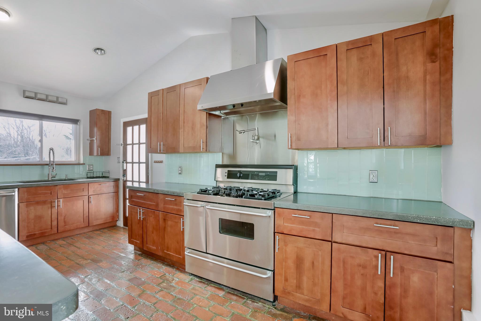 6904 Hickory Hill Rd