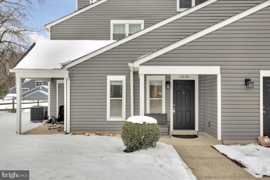 5838 Orchard Hill Ct