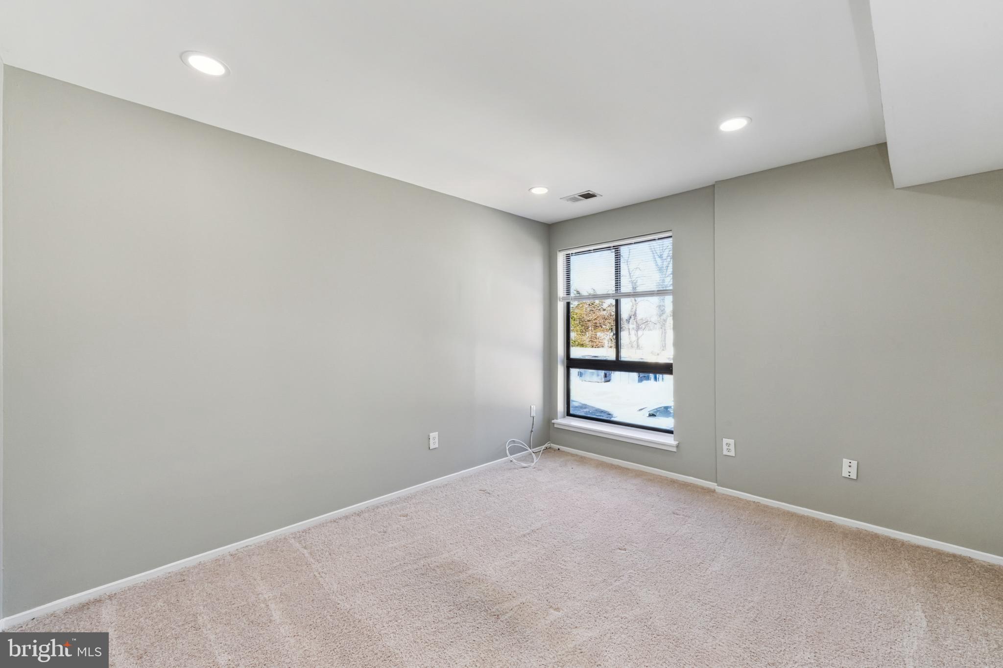 541 FLORIDA AVE #102