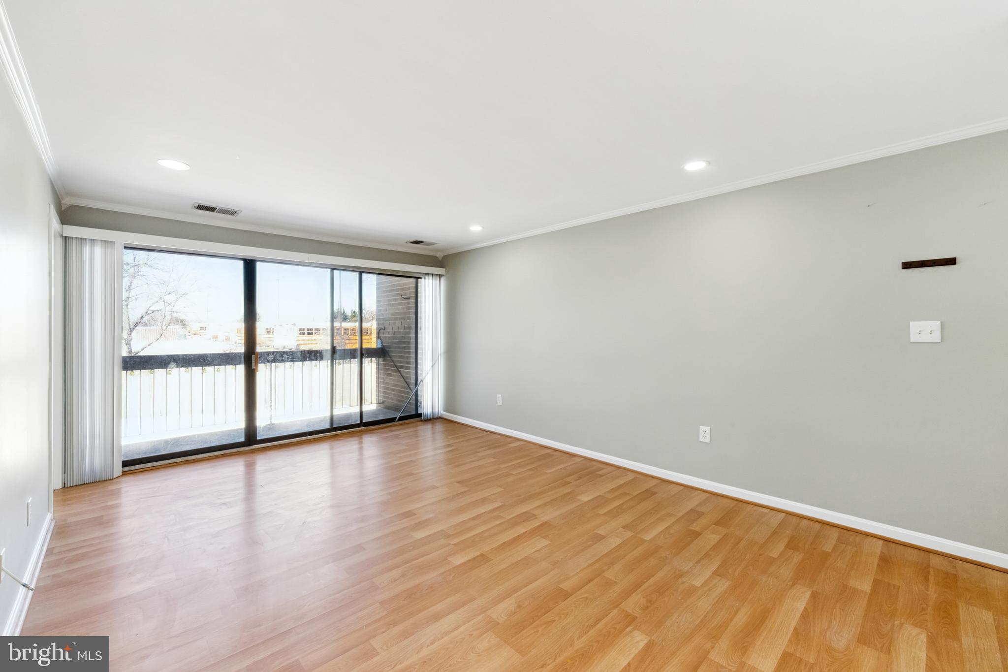 541 FLORIDA AVE #102