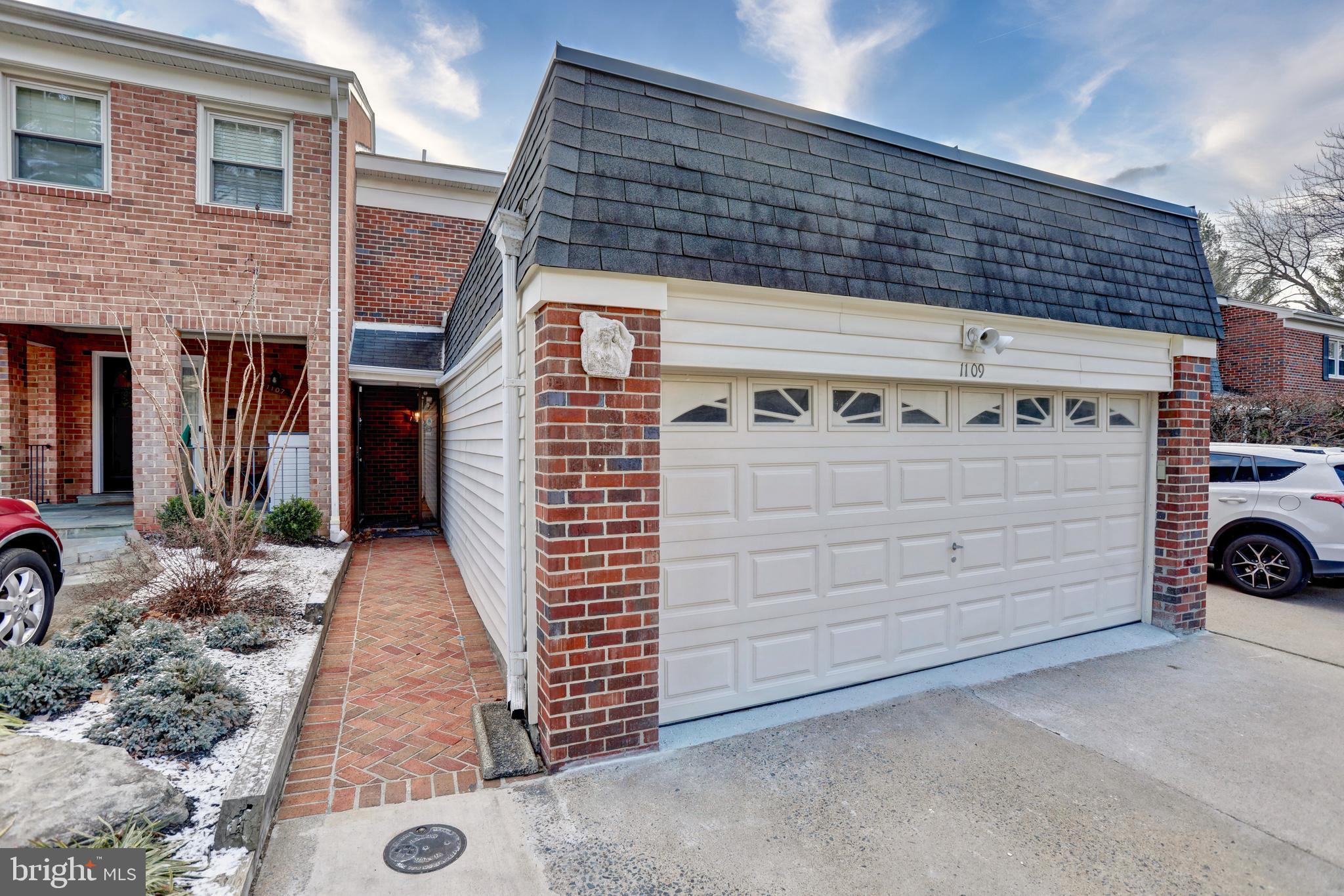 1109 Moorefield Hill Ct SW