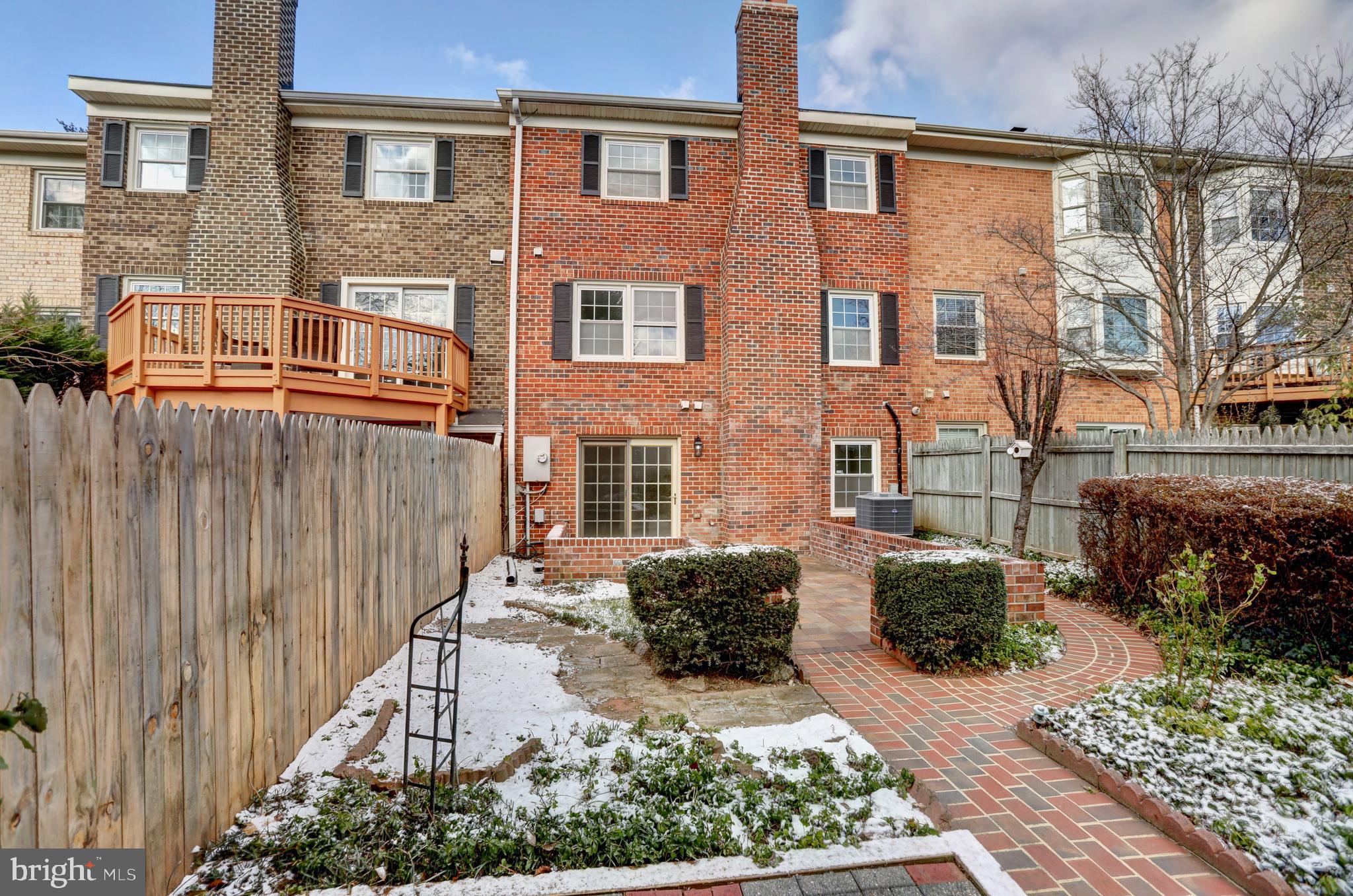 1109 Moorefield Hill Ct SW