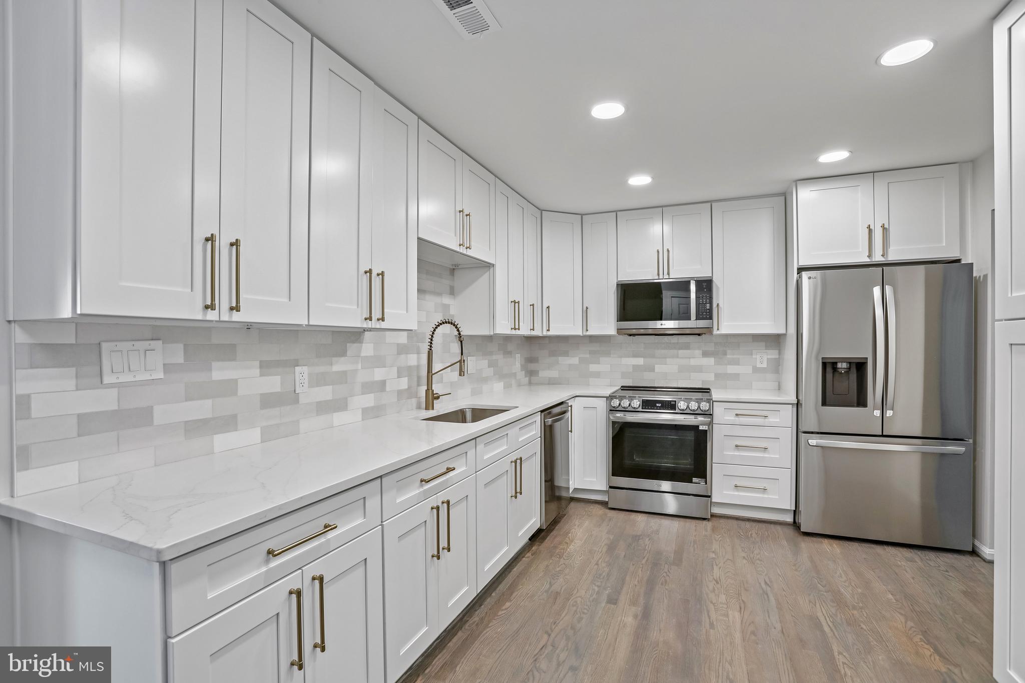 1109 Moorefield Hill Ct SW
