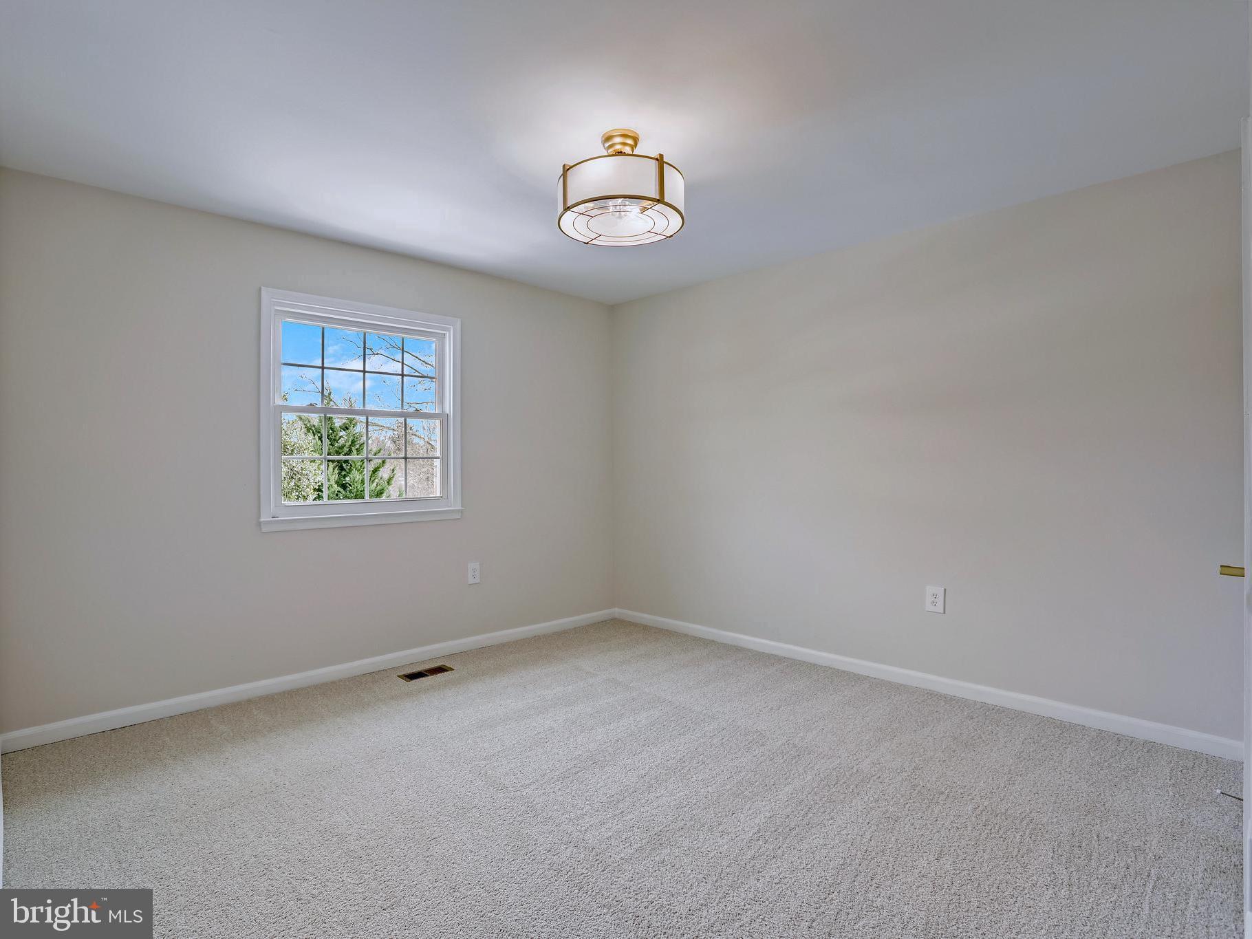 1109 Moorefield Hill Ct SW