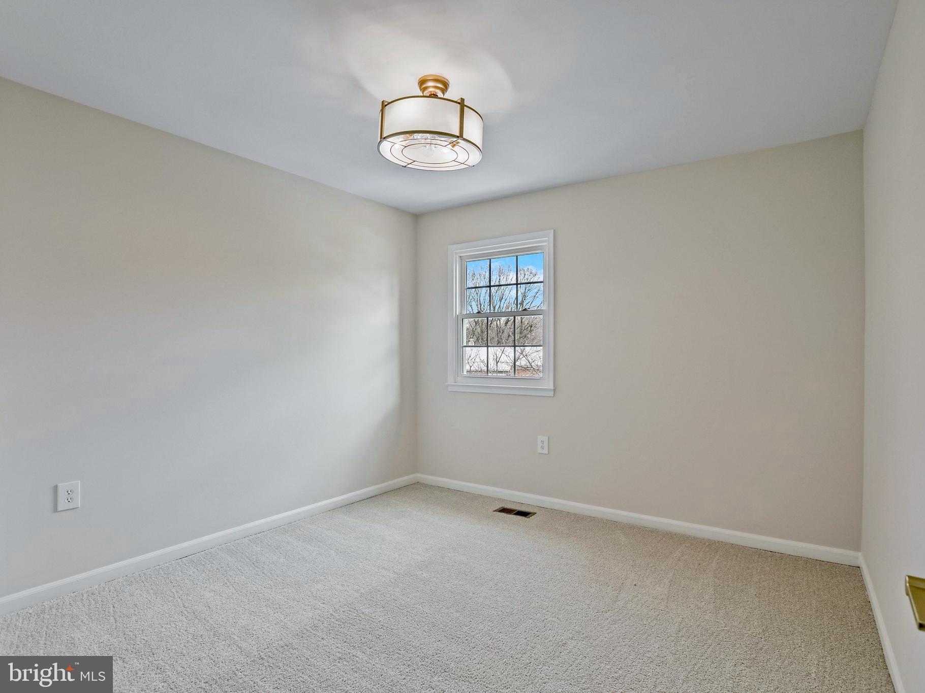 1109 Moorefield Hill Ct SW