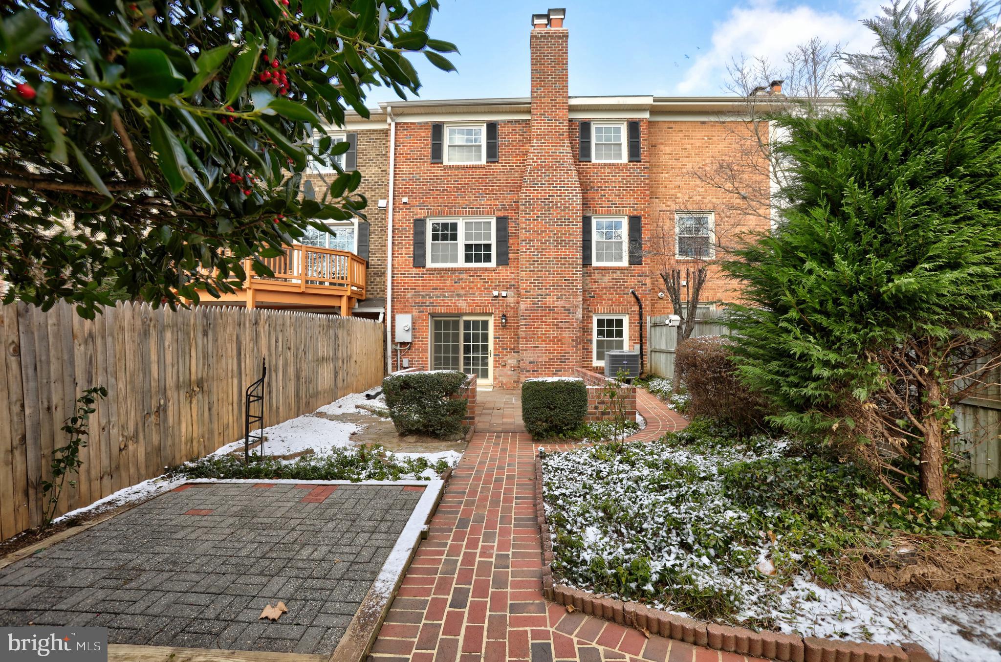1109 Moorefield Hill Ct SW