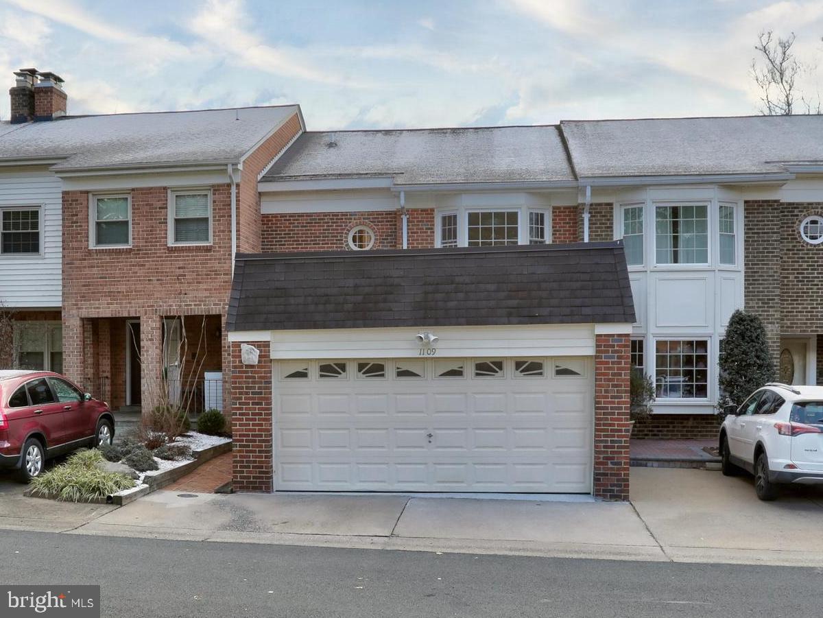1109 Moorefield Hill Ct SW