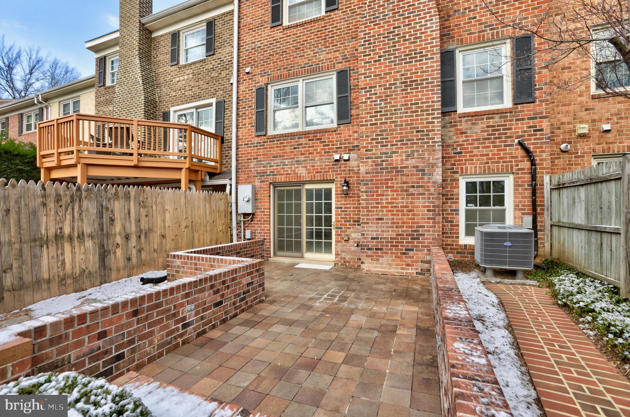 1109 Moorefield Hill Ct SW