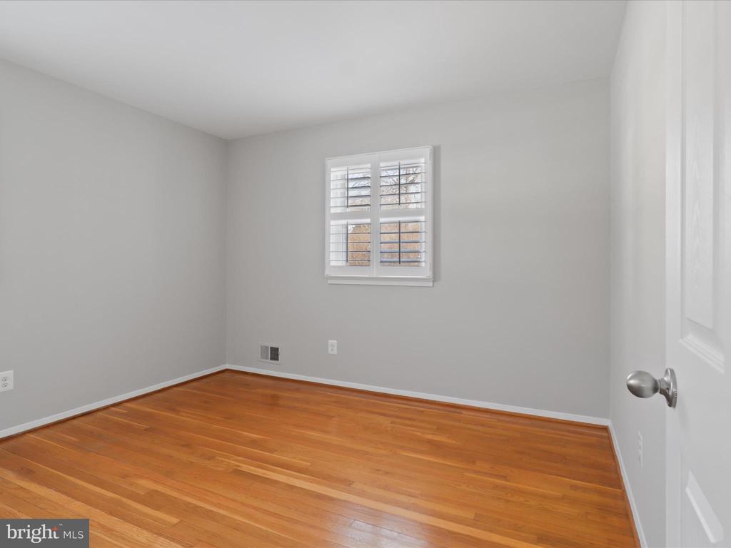 4816 Springbrook Dr