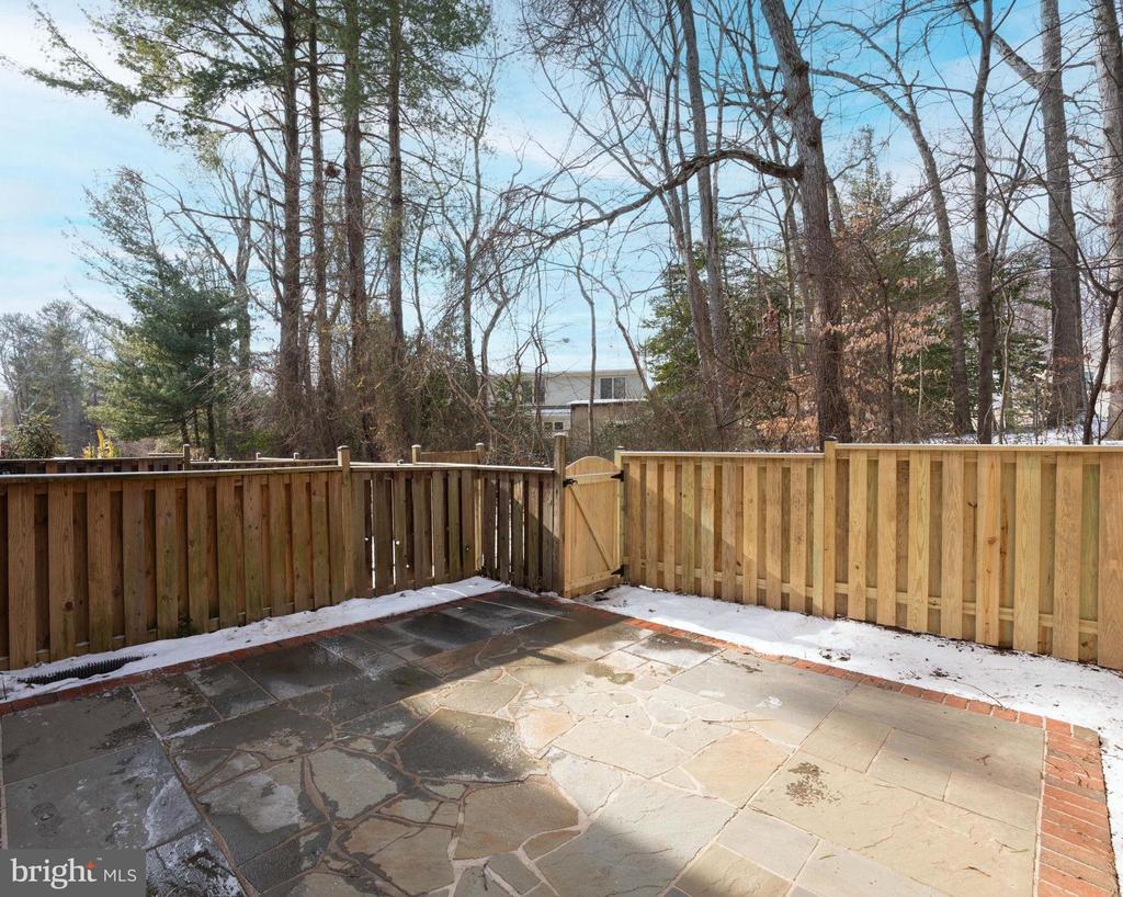 4916 McFarland Dr