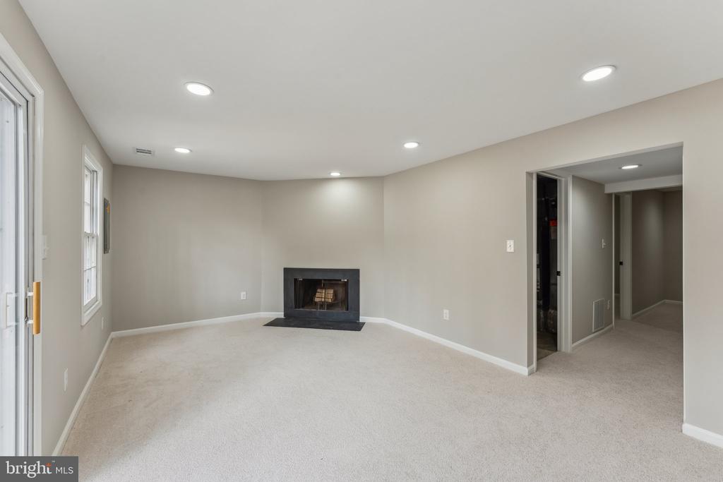 4916 McFarland Dr