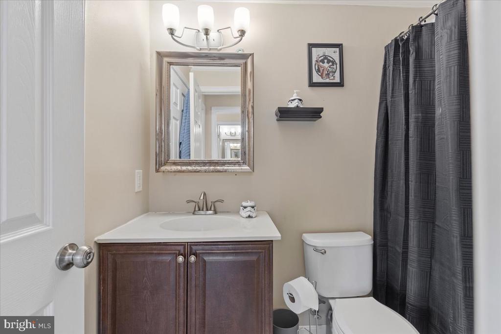 8246 Catbird Cir #101