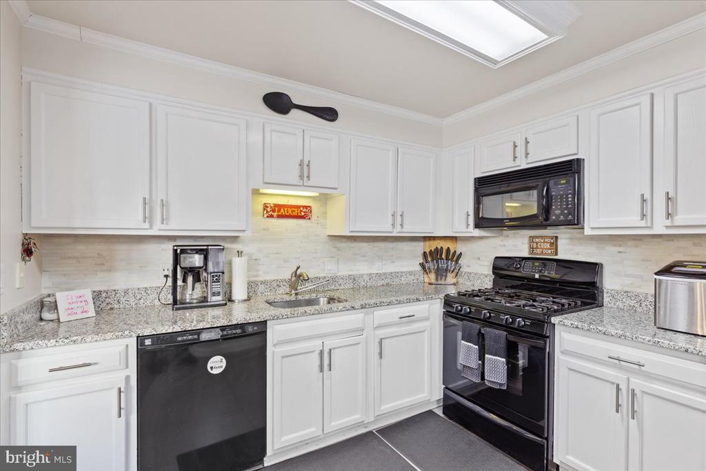 8246 Catbird Cir #101