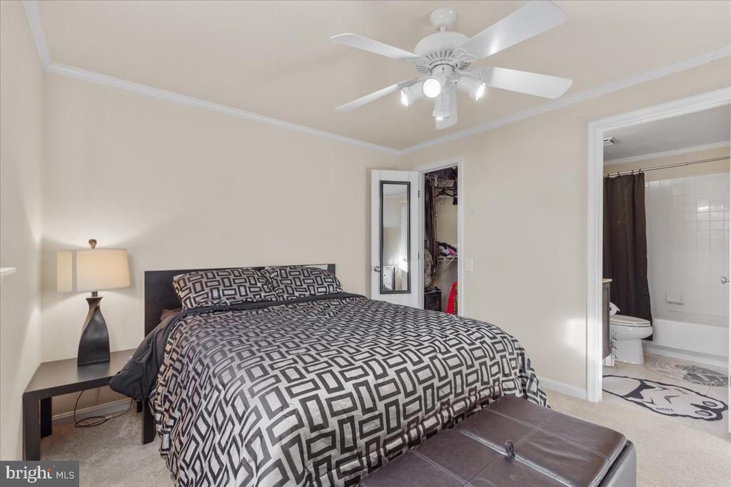 8246 Catbird Cir #101