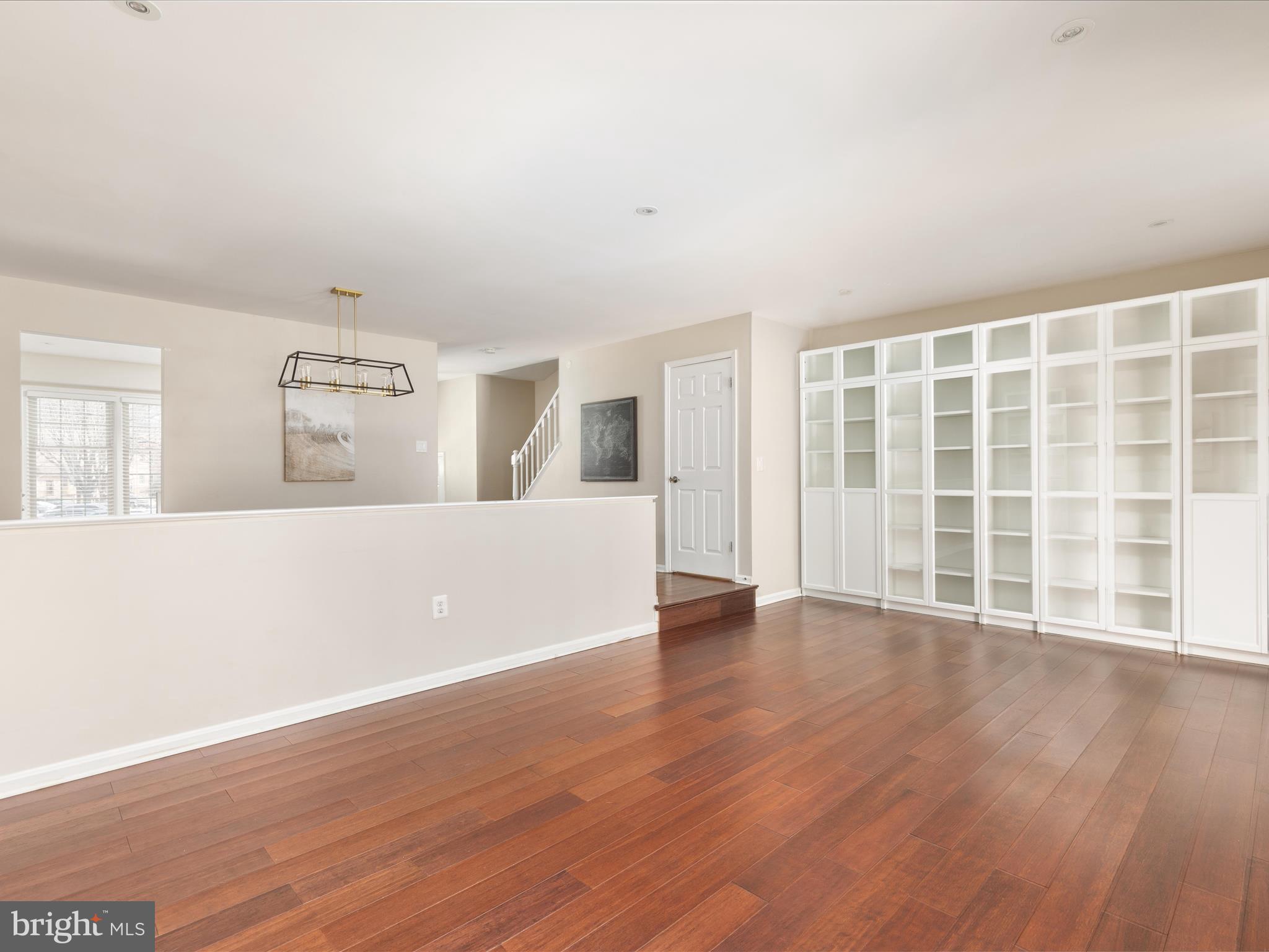 2852 Kelly Sq