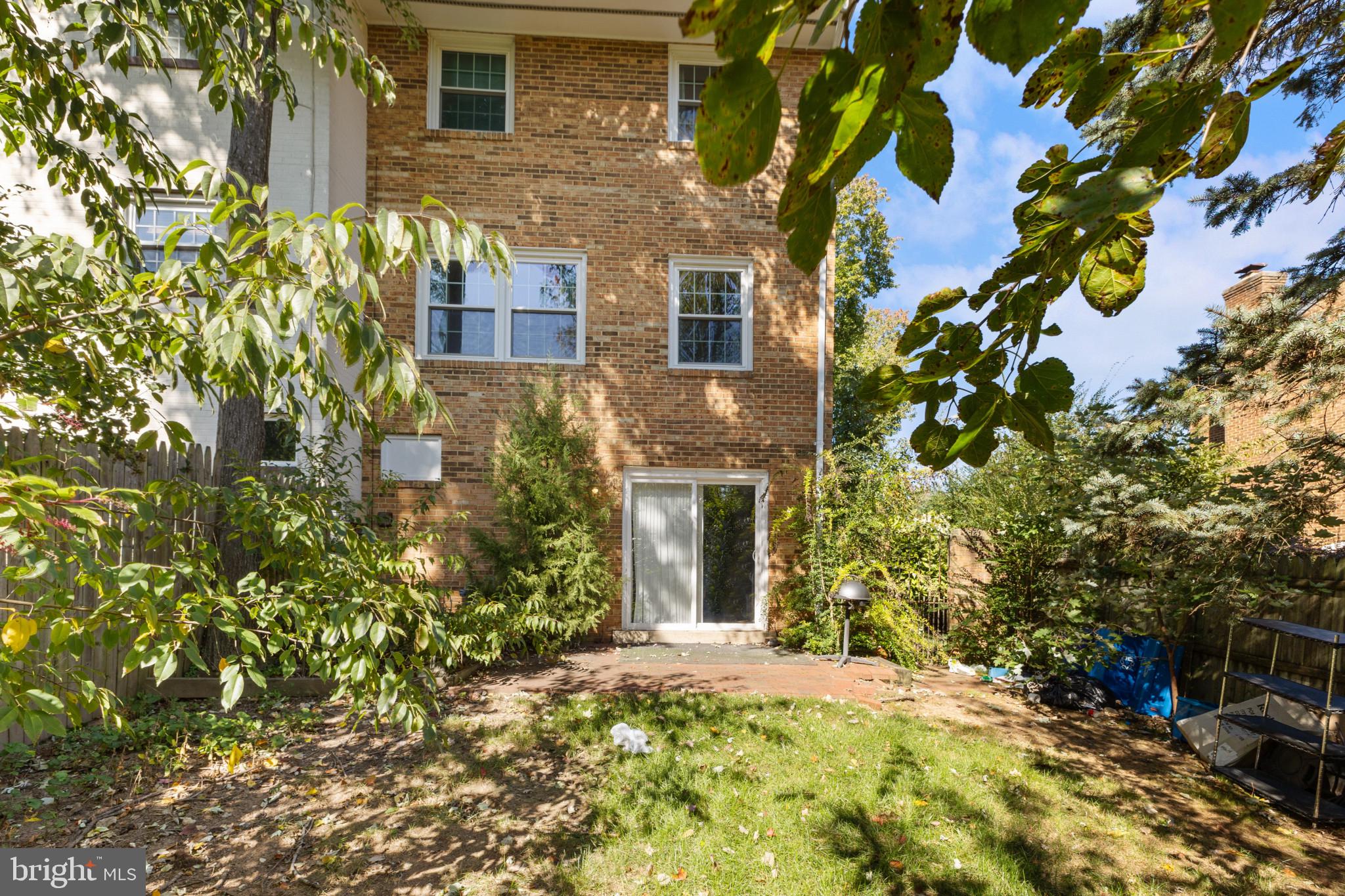 14827 Palmerston Sq