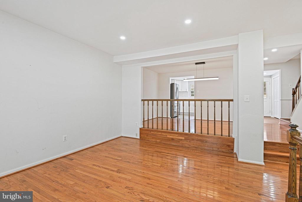5757 WALNUT WOOD LN