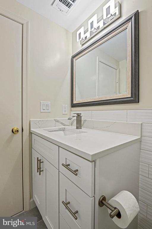 5757 WALNUT WOOD LN