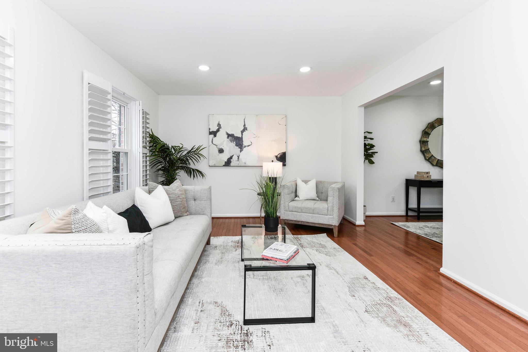7605 Virginia Ln