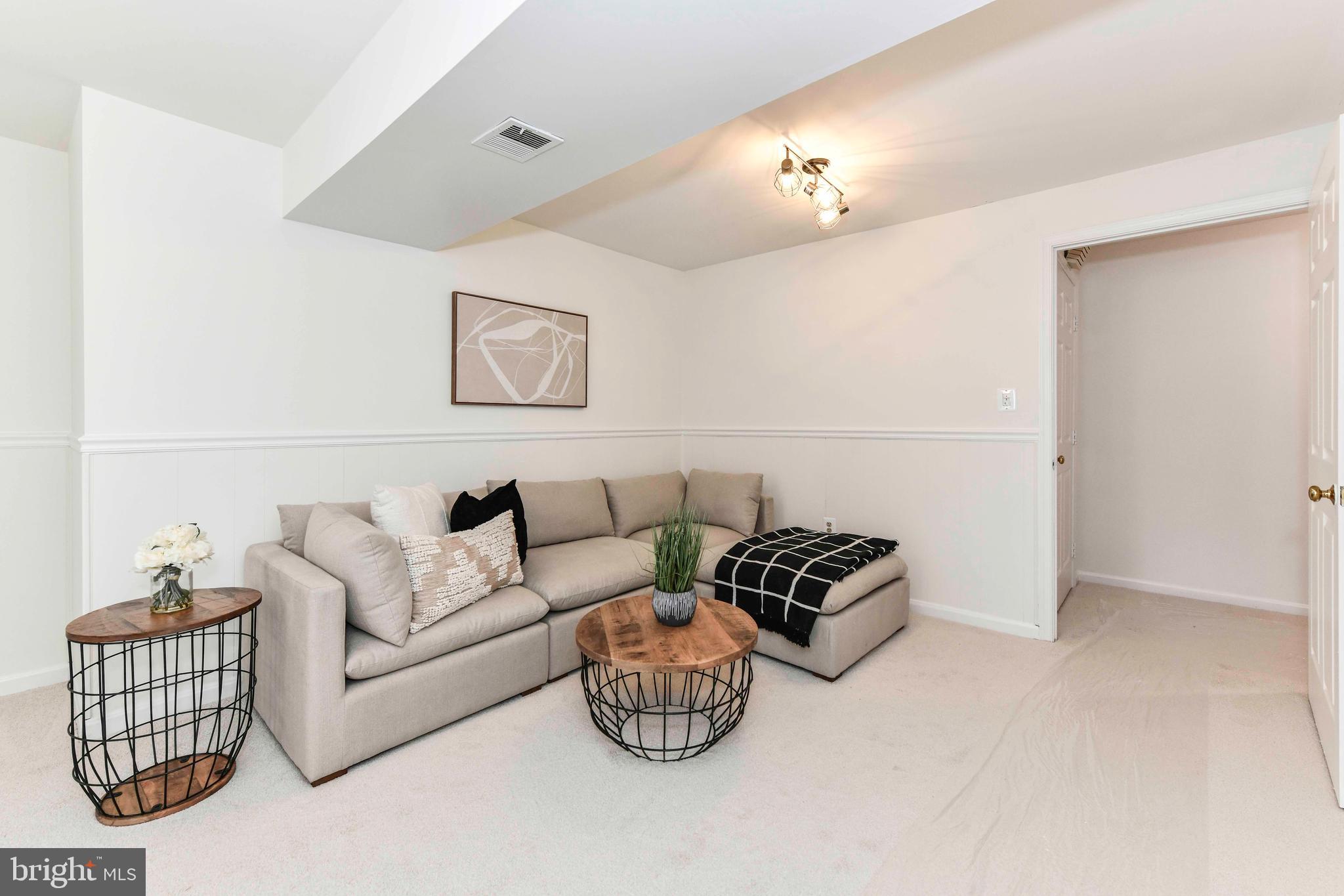 7605 Virginia Ln
