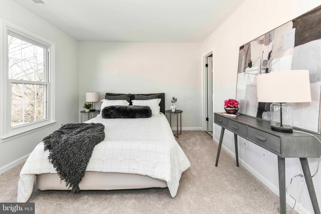 9628 Sutton Green Ct