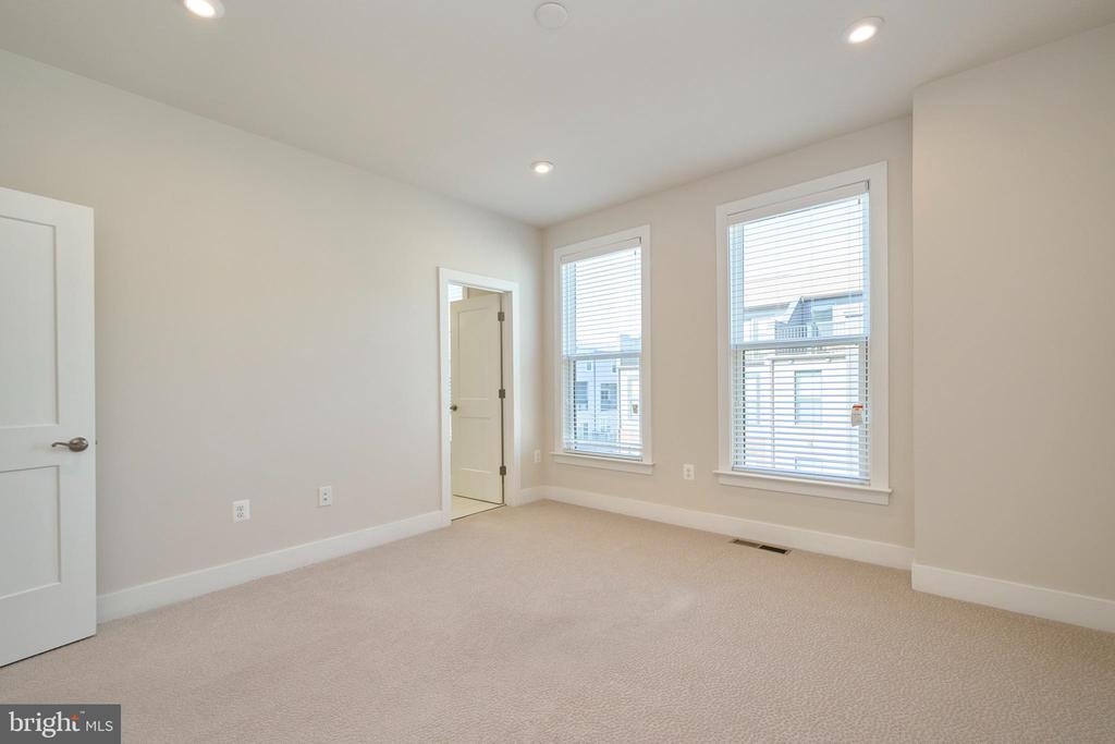 2315 LIBERTY LOOP