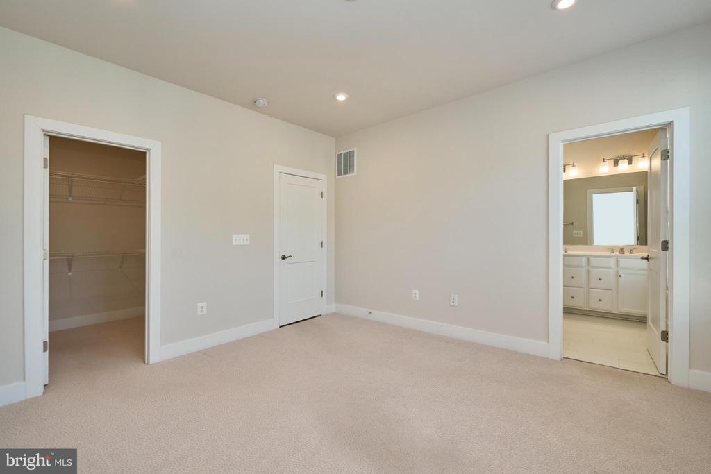 2315 LIBERTY LOOP