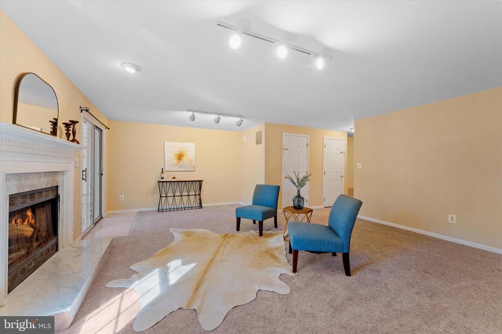 13146 Ashnut Ln