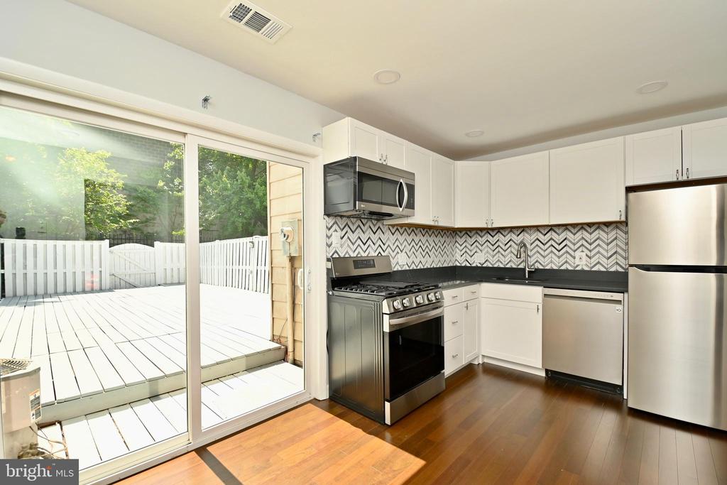 2125 FERGUSON PL