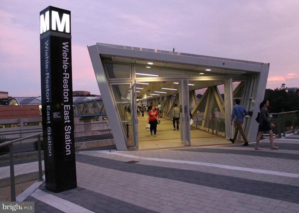 1860 Stratford Park Pl #308