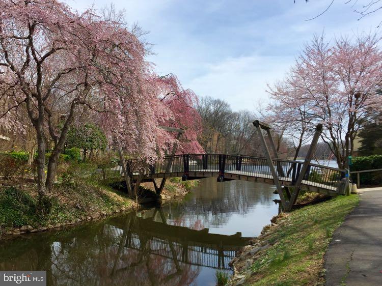 1860 Stratford Park Pl #308