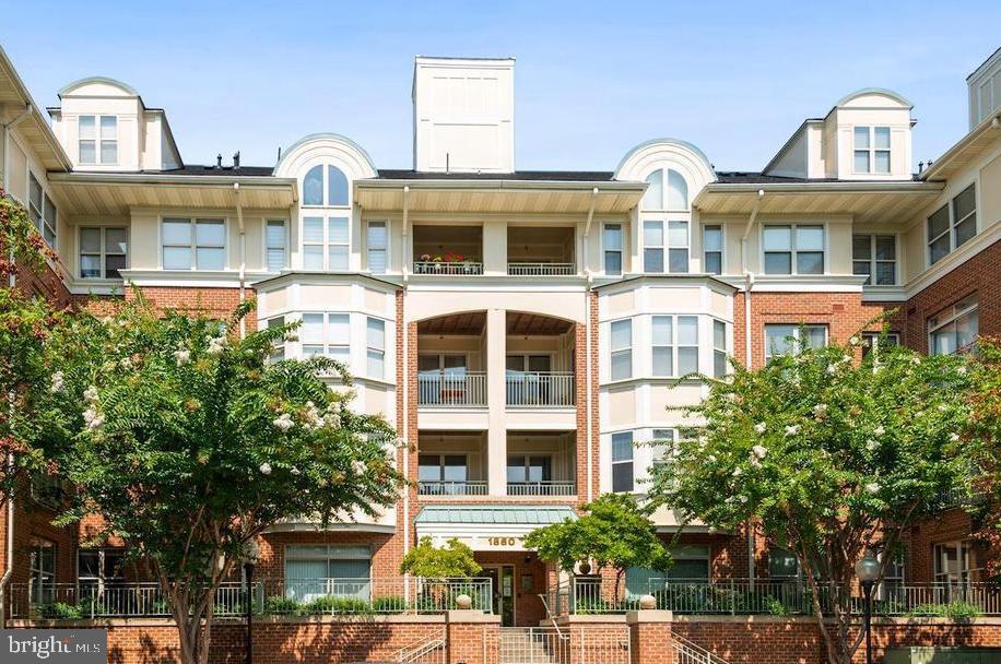 1860 Stratford Park Pl #308