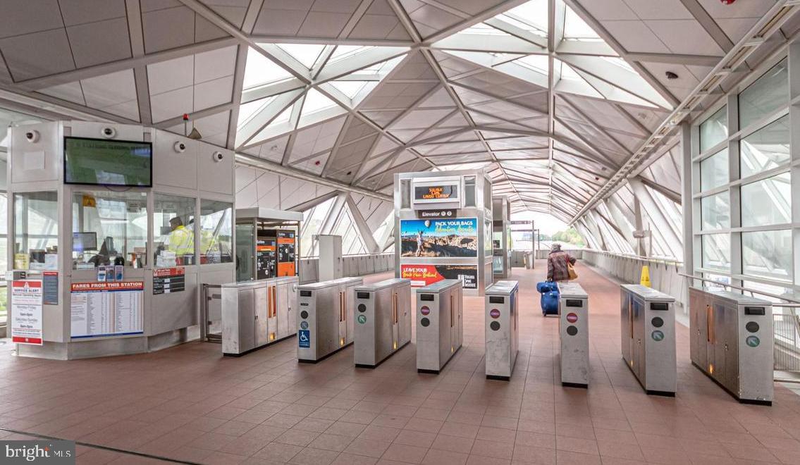 1860 Stratford Park Pl #308