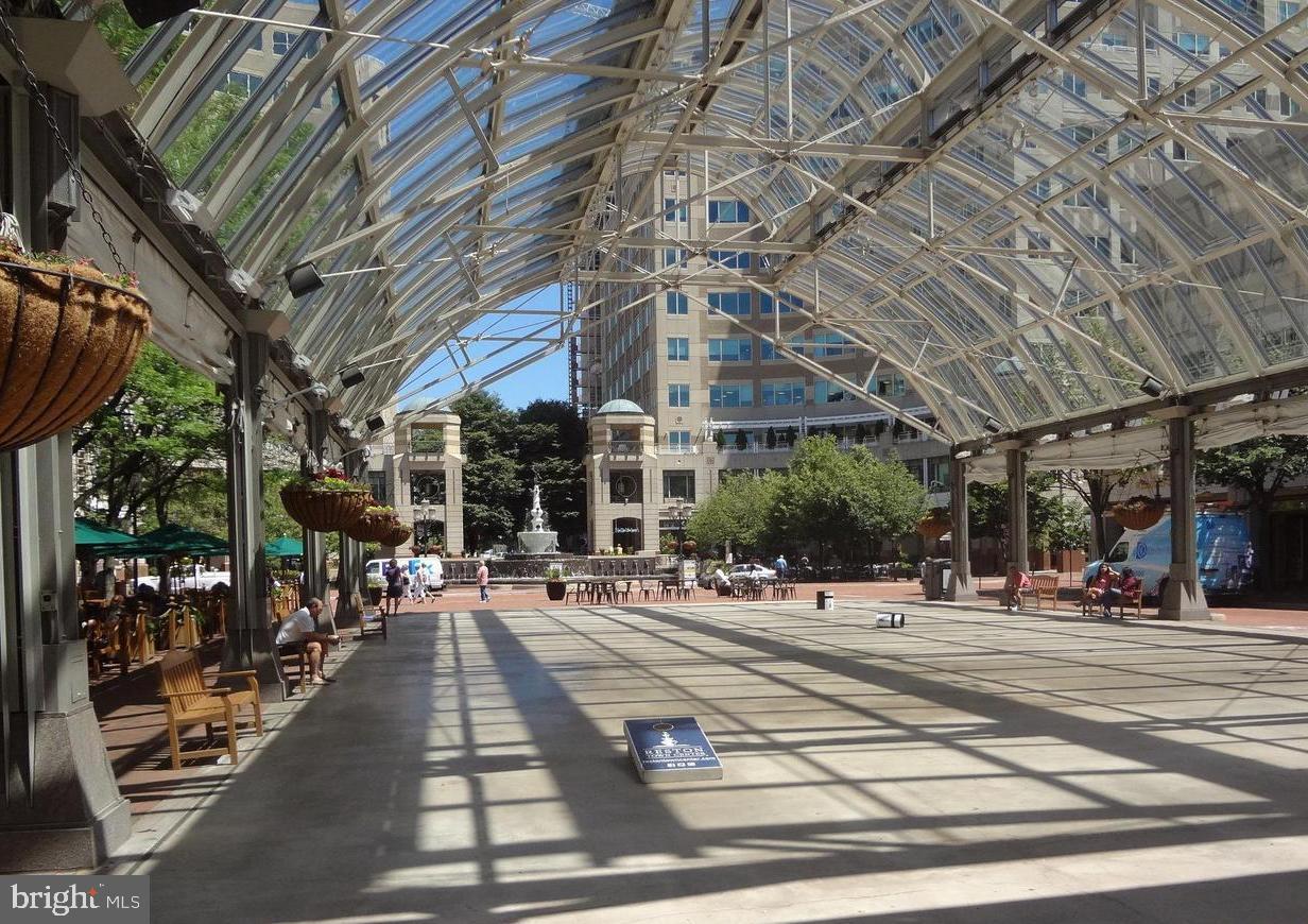 1860 Stratford Park Pl #308