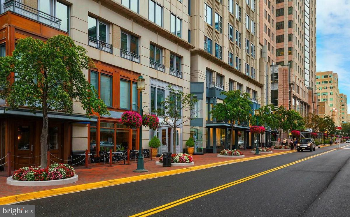 1860 Stratford Park Pl #308