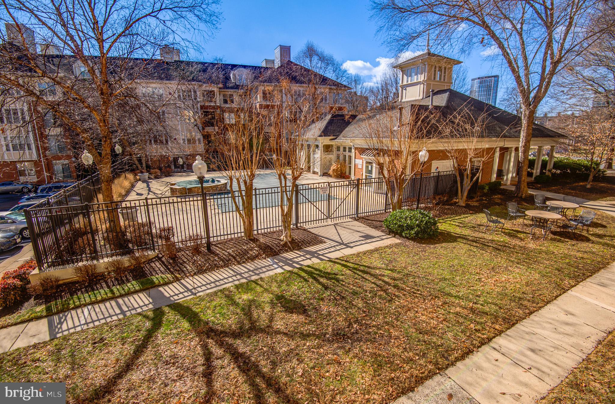 1860 Stratford Park Pl #308