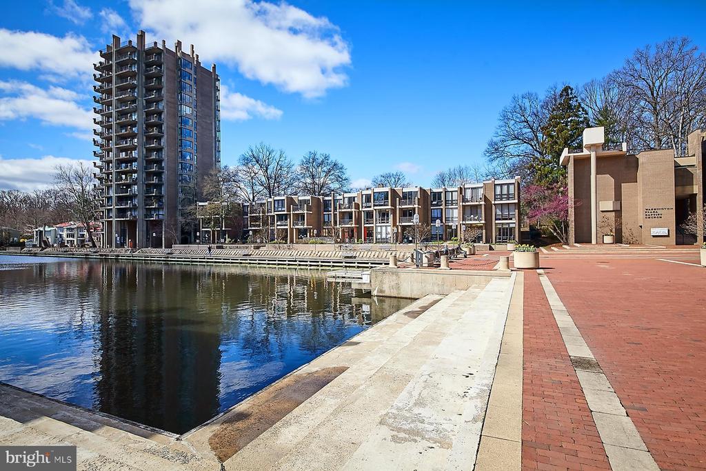 1860 Stratford Park Pl #308
