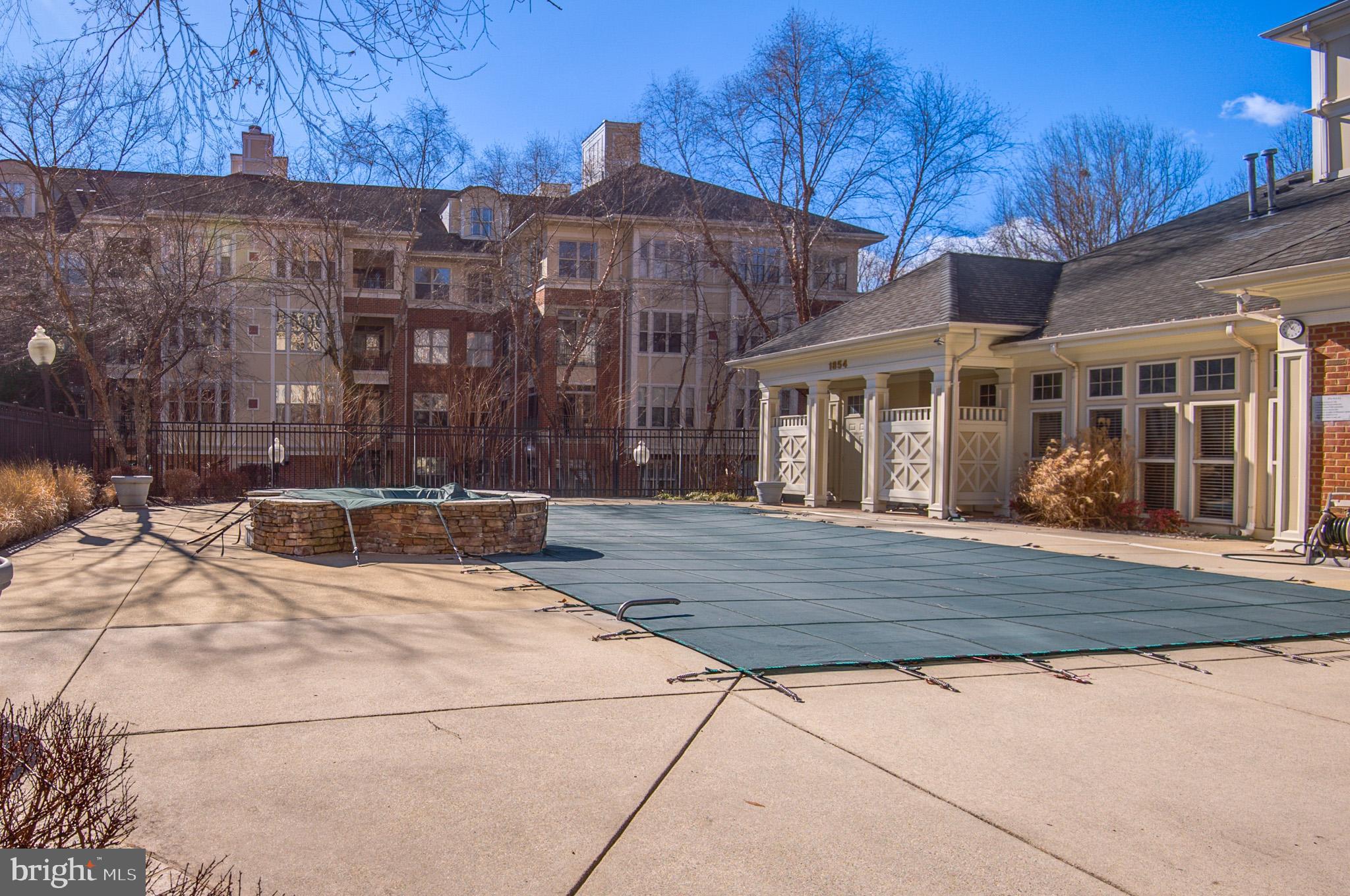 1860 Stratford Park Pl #308