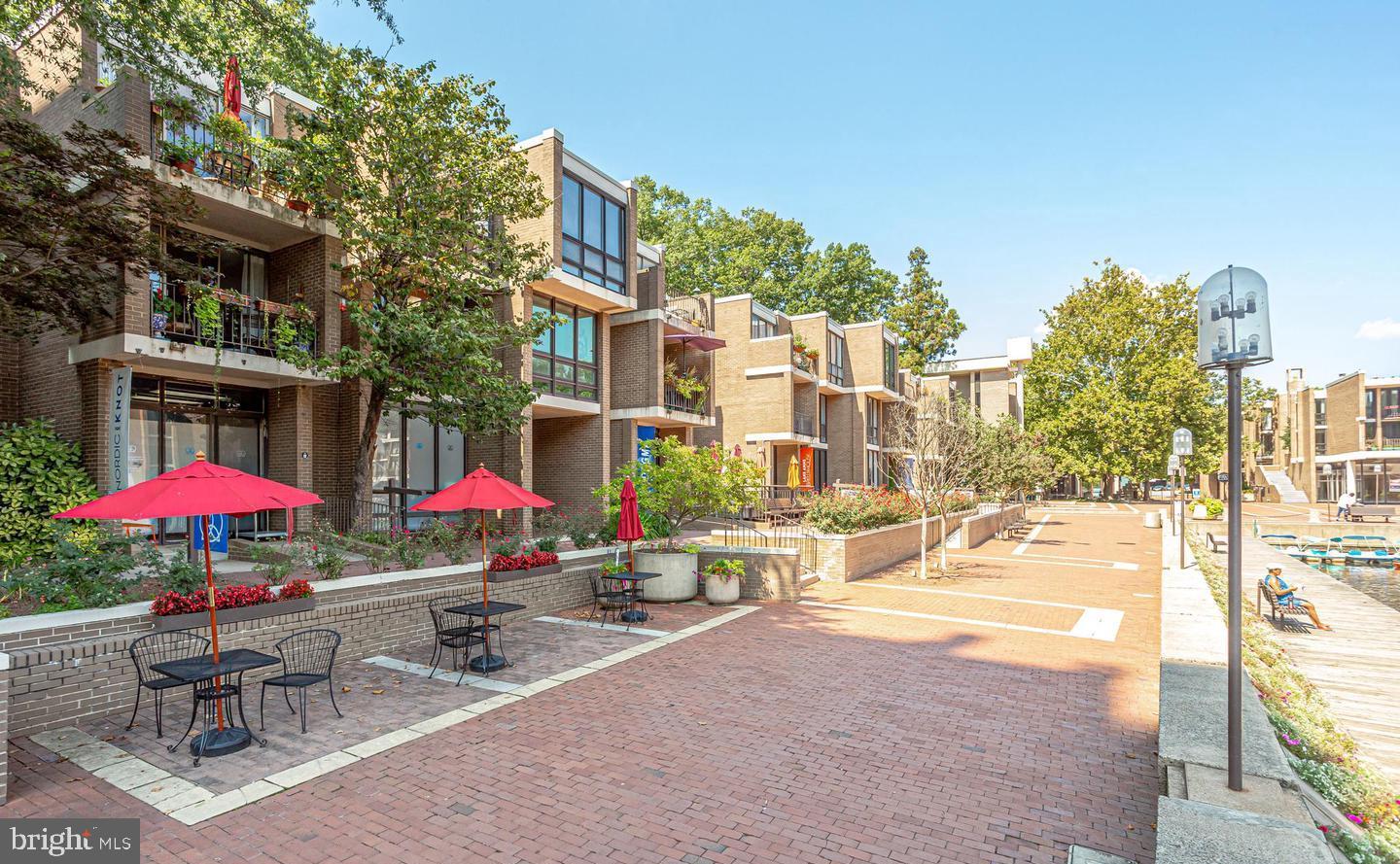 1860 Stratford Park Pl #308