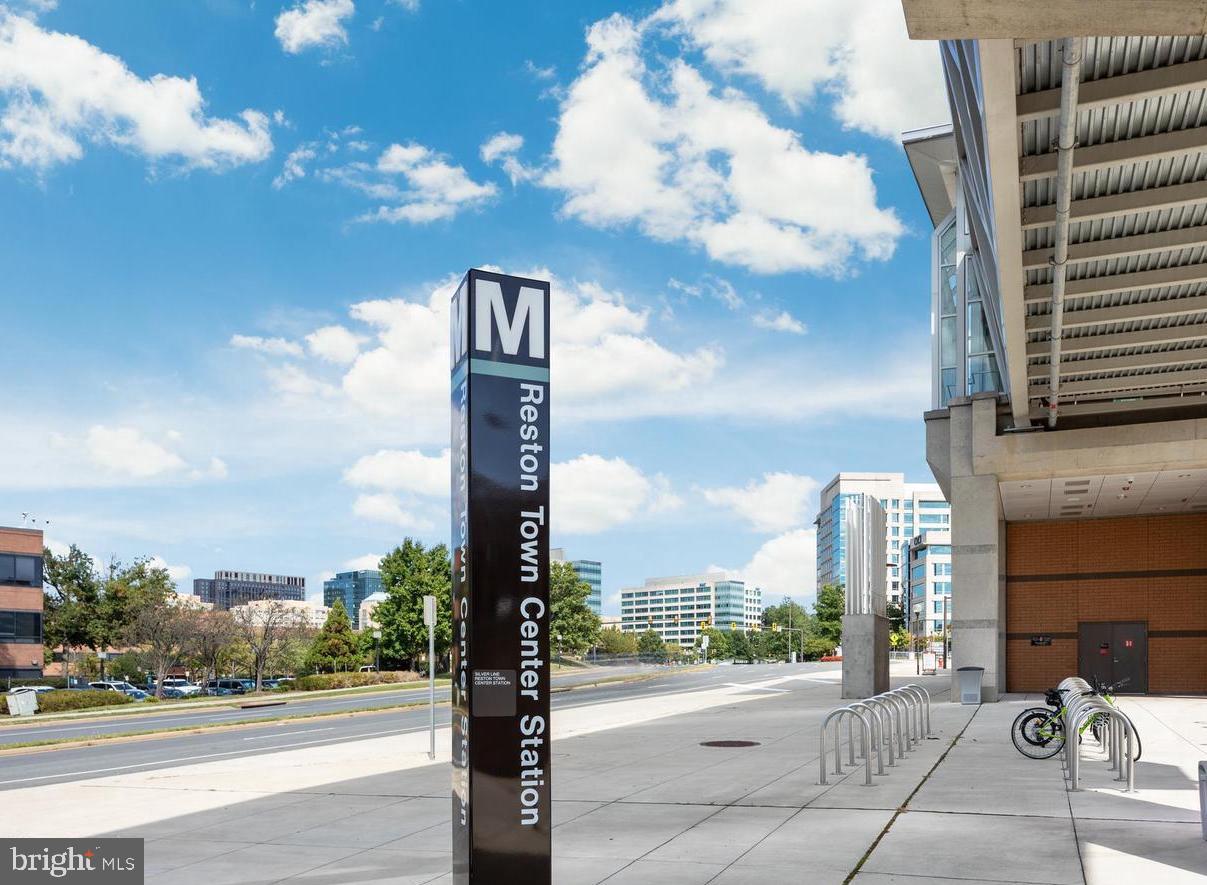 1860 Stratford Park Pl #308