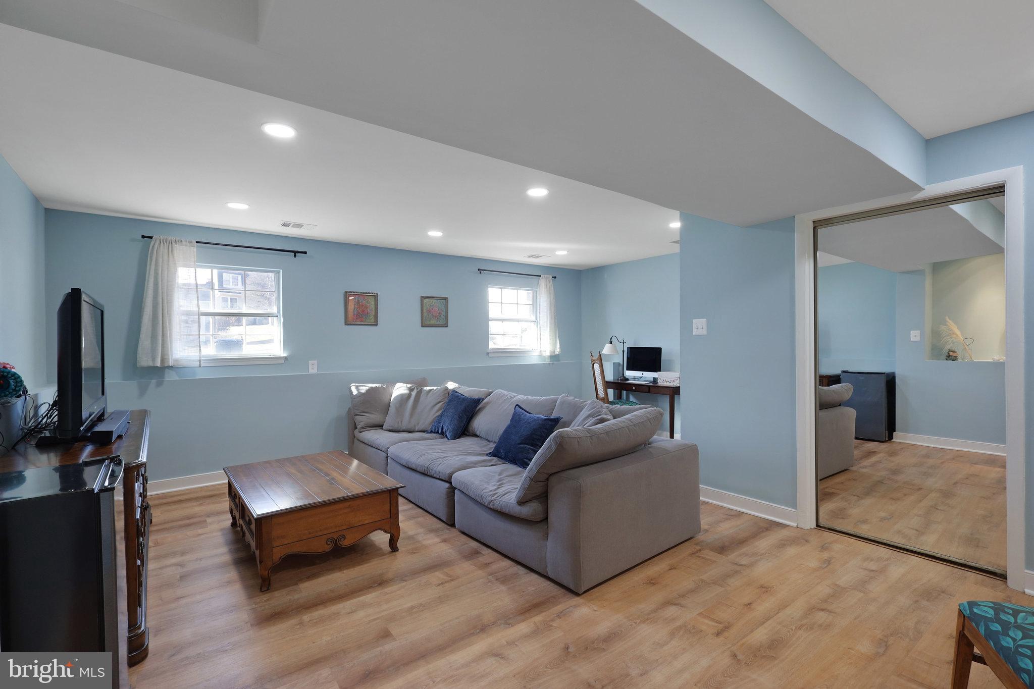 6107 WILMINGTON DR