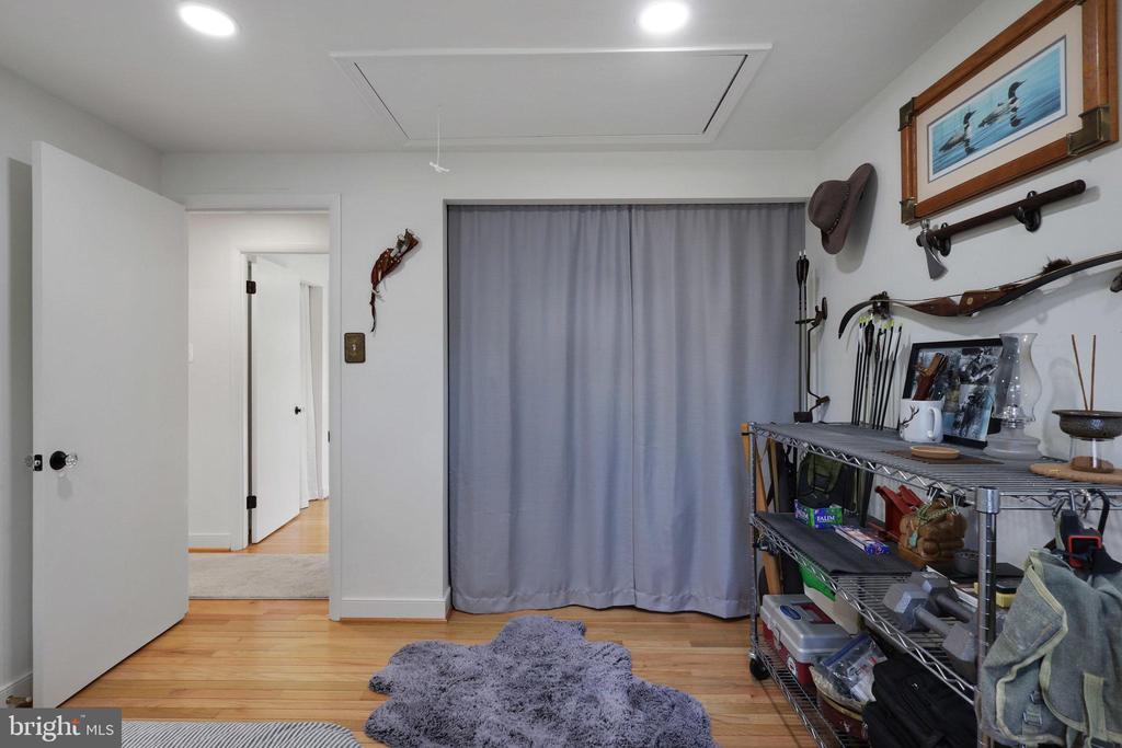 6107 WILMINGTON DR