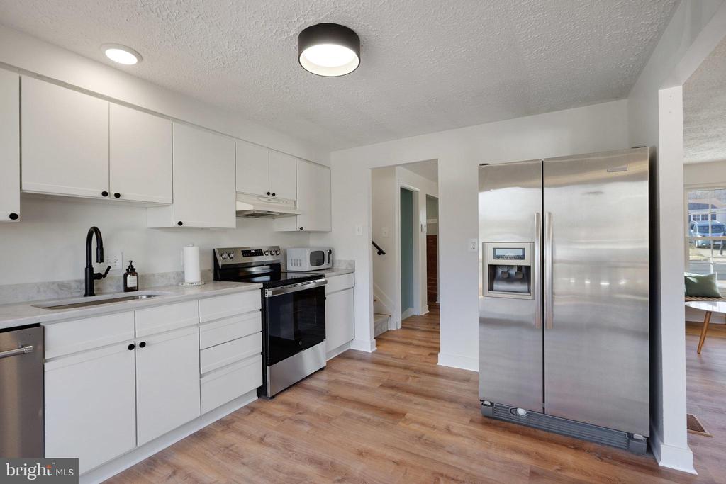 6107 WILMINGTON DR
